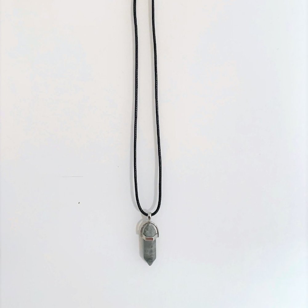 CRYSTAL POINT CHARKA PENDANT HEALING NEGLACE